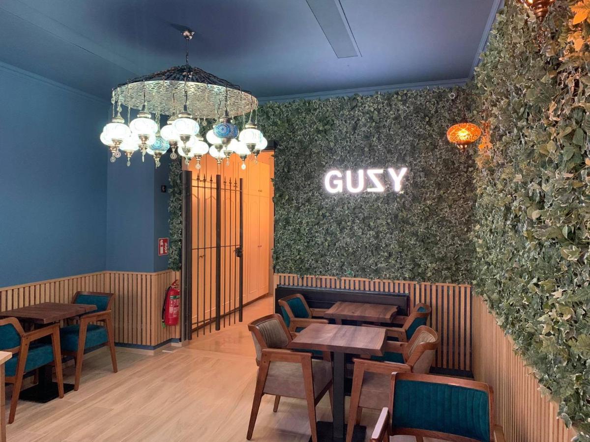 Hotel Guzy Lier Exteriör bild